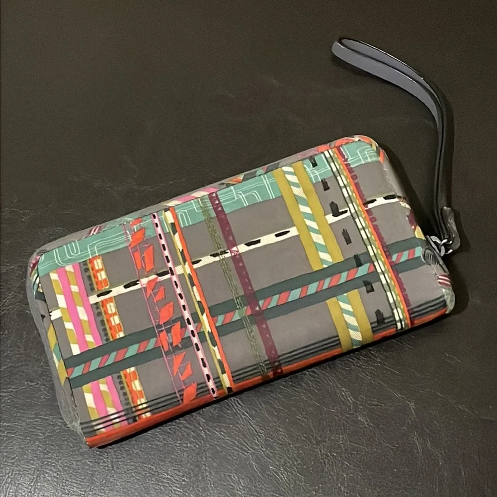 Vera Bradley‎ Midtown Wristlet
